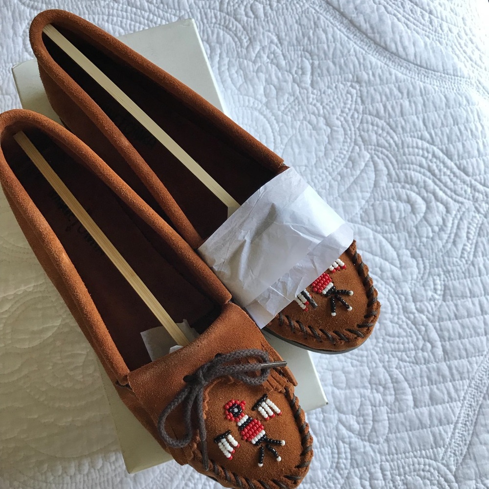 Brand New Thunderbird Minnetonka Moccasins